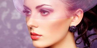 ঠোঁটে লিপস্টিক দীর্ঘক্ষণ স্থায়ী রাখবেন যেভাবে