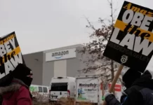 বেতন বৃদ্ধির দাবিতে ধর্মঘটে অ্যামাজনের হাজার হাজার কর্মী