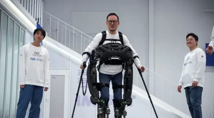 শারীরিকভাবে অক্ষম ব্যক্তিদের চলাচলে রোবট বানালো দক্ষিণ কোরিয়া