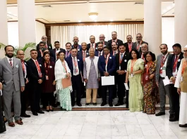 প্রধান উপদেষ্টার সঙ্গে ভয়েস ফর গ্লোবাল বাংলাদেশিজ’র প্রতিনিধি দলের সাক্ষাৎ