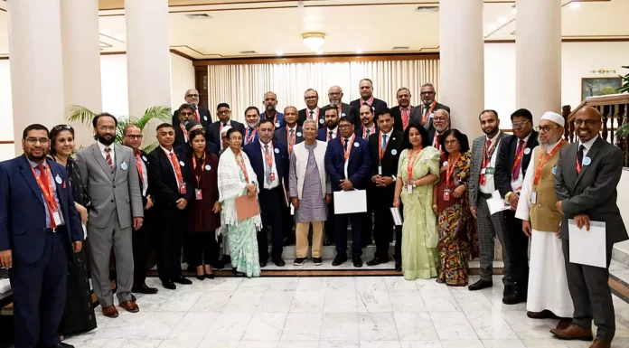 প্রধান উপদেষ্টার সঙ্গে ভয়েস ফর গ্লোবাল বাংলাদেশিজ’র প্রতিনিধি দলের সাক্ষাৎ