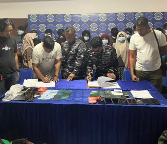 অবৈধভাবে মালয়েশিয়ায় প্রবেসের সময় ২৪ বাংলাদেশি আটক