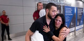 শরণার্থীদের হাতে হাতকড়া, আমেরিকার ওপর ক্ষুব্ধ ব্রাজিল