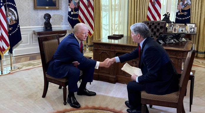 আপাতত চীনের ওপর শুল্ক আরোপ করবেন না ট্রাম্প