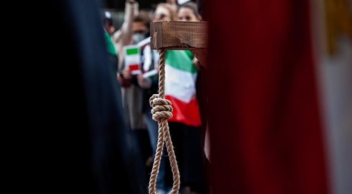 এক বছরে ৯০১ জনের মৃত্যুদণ্ড কার্যকর ইরানে