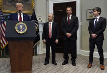 এআই খাতে ৫০০ বিলিয়ন ডলার বিনিয়োগের ঘোষণা দিলেন ট্রাম্প