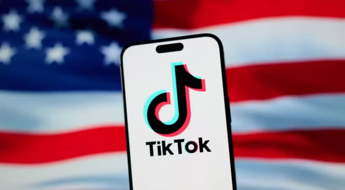 ট্রাম্পের প্রতিশ্রুতিতে অনলাইনে ফিরেছে টিকটক