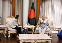 প্রধান উপদেষ্টার কাছে হিউম্যান রাইটস ওয়াচের প্রতিবেদন হস্তান্তর