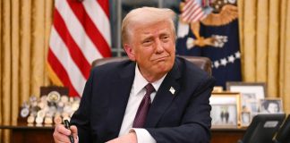 সব ধরনের ফেডারেল অনুদান ও ঋণ স্থগিত করার নির্দেশ ট্রাম্পের