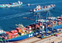 বাণিজ্যযুদ্ধে জড়িয়ে পড়ছে আমেরিকা-চীন