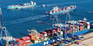 বাণিজ্যযুদ্ধে জড়িয়ে পড়ছে আমেরিকা-চীন