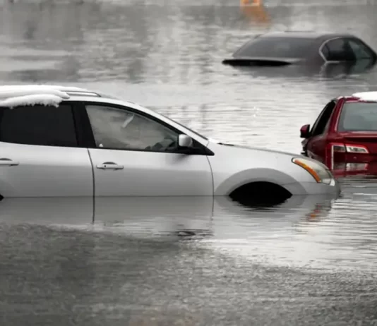 আমেরিকায় বন্যায় নিহত ৯, বিদ্যুৎহীন ৫ লক্ষাধিক মানুষ