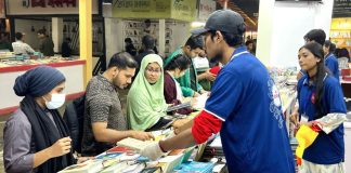 অমর একুশে বইমেলায় পাঠকের ভিড়, বাড়ছে বইয়ের সংখ্যাও