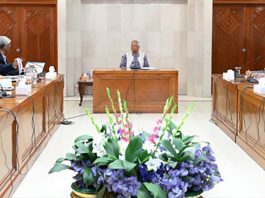 ঘুরে দাঁড়িয়েছে ভঙ্গুর অর্থনীতি, কমেছে মূল্যস্ফীতি