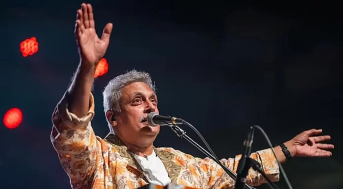 পরকীয়ার কথা স্বীকার করলেন বলিউডের বহুমাত্রিক শিল্পী পীযূষ মিশ্র