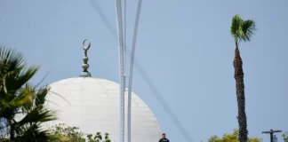 যুক্তরাষ্ট্রের সান দিয়াগোতে মসজিদে বন্দুক হামলা, হতাহতের শঙ্কা