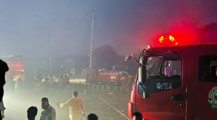 কালশী বস্তির আগুন নিয়ন্ত্রণে: ক্ষতিগ্রস্তদের পাশে সরকারের আশ্বাস