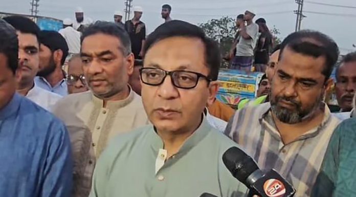 কোরবানির চামড়া ব্যবস্থাপনা তদারকিতে বাণিজ্যমন্ত্রী