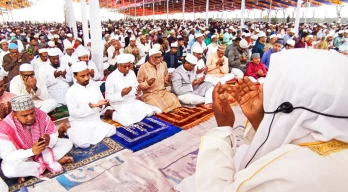 উৎসবমুখর পরিবেশে দেশে ঈদুল আযহা উদযাপিত