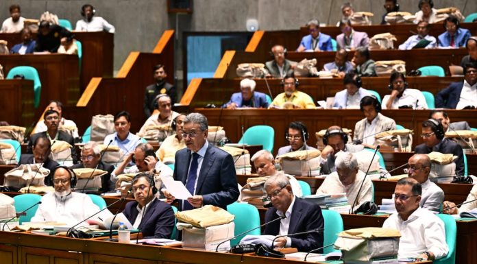 ৯ লাখ ৩৮ হাজার কোটি টাকার বাজেট: লক্ষ্য মূল্যস্ফীতি নিয়ন্ত্রণ, বিনিয়োগ ও কর্মসংস্থান